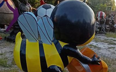 學校景區倒蜂蜜玻璃鋼彩繪卡通童趣仿真動物蜜蜂雕塑